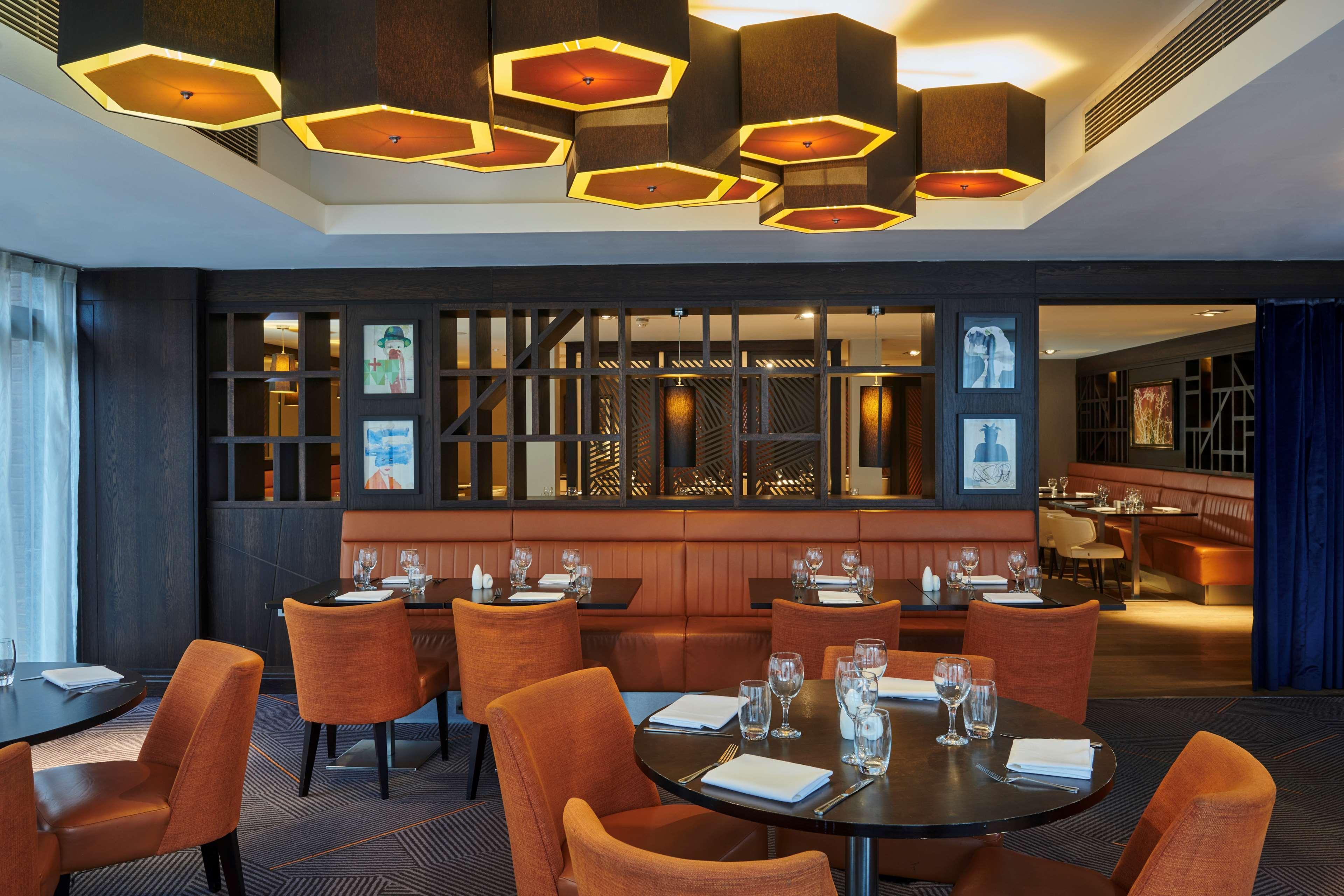 Hotel Doubletree By Hilton London Ealing Exterior foto