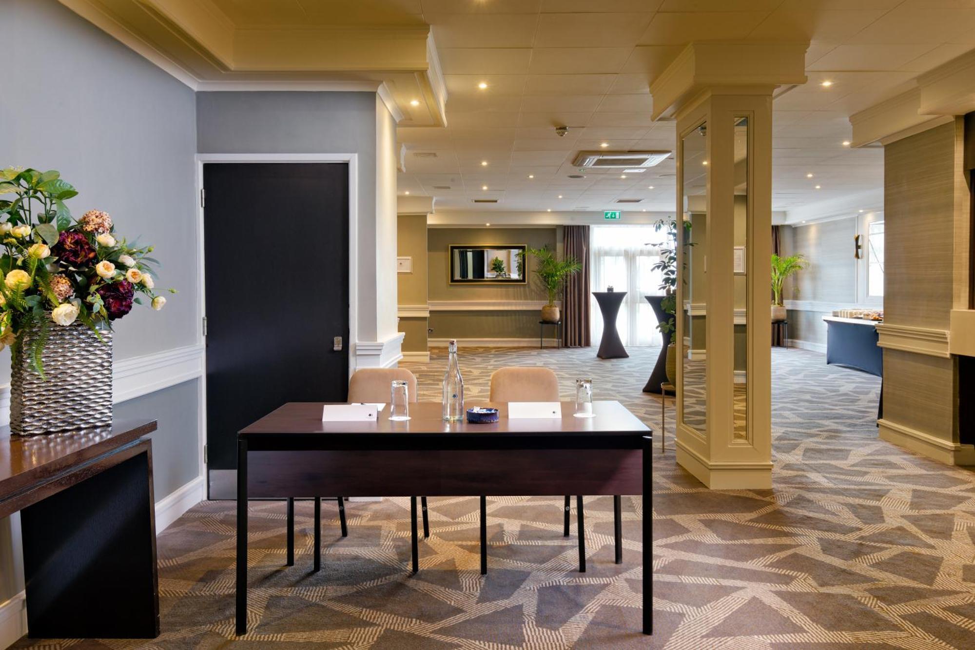 Hotel Doubletree By Hilton London Ealing Exterior foto