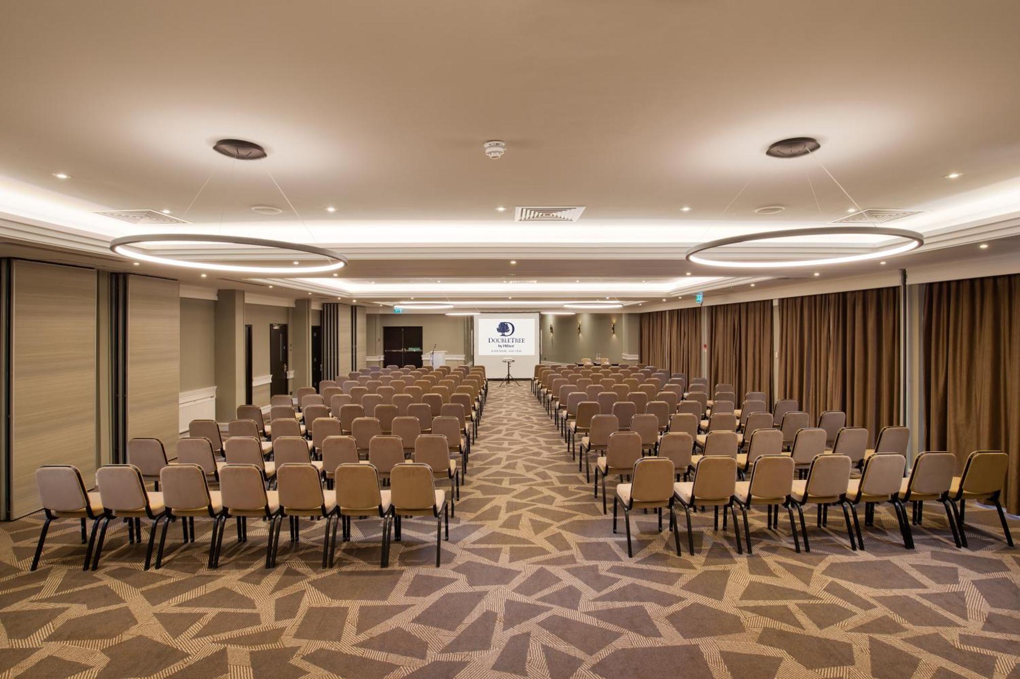 Hotel Doubletree By Hilton London Ealing Exterior foto