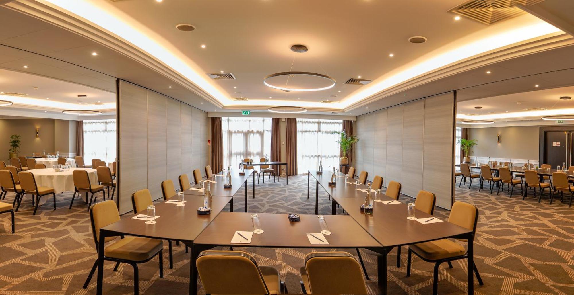 Hotel Doubletree By Hilton London Ealing Exterior foto